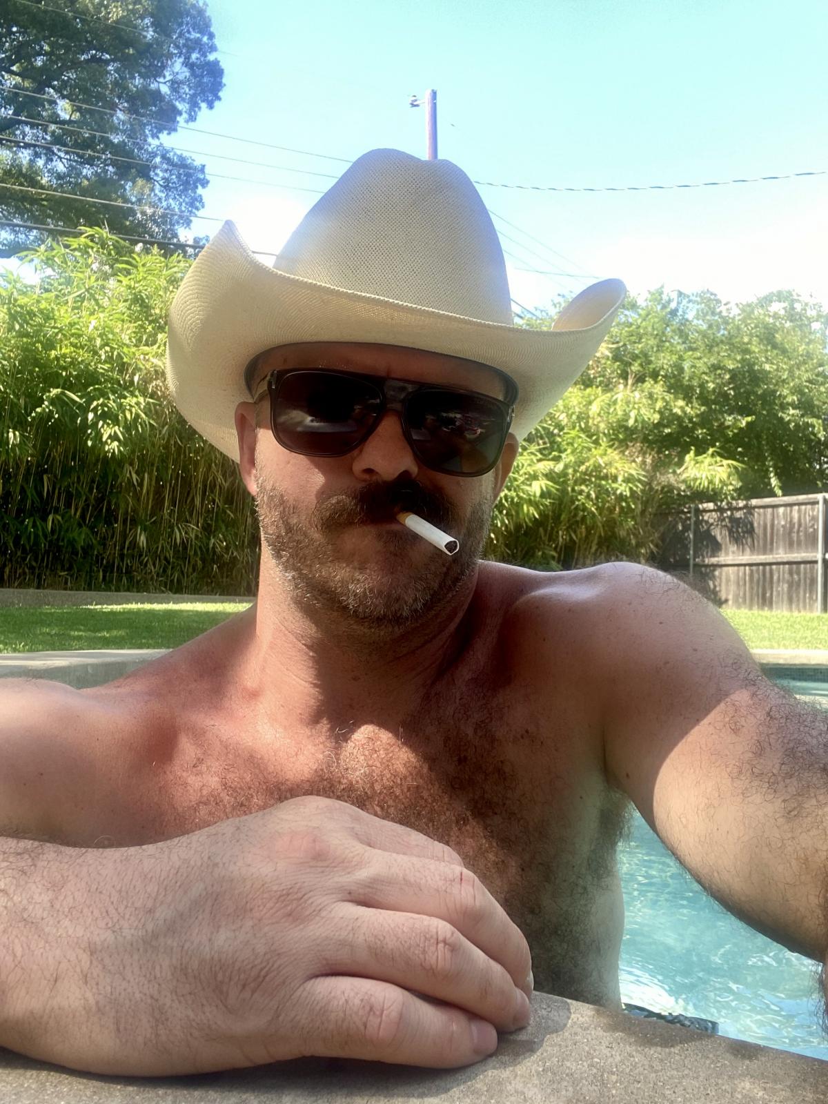 Poolside Reds Smoke